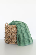 Load image into Gallery viewer, Basil Belle - Grand