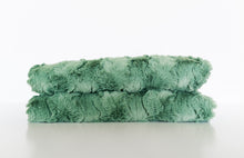 Load image into Gallery viewer, Basil Belle - Grand