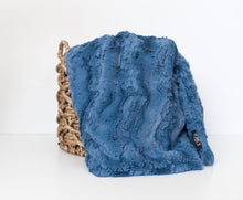 Load image into Gallery viewer, Blue Jean Belle - Grand